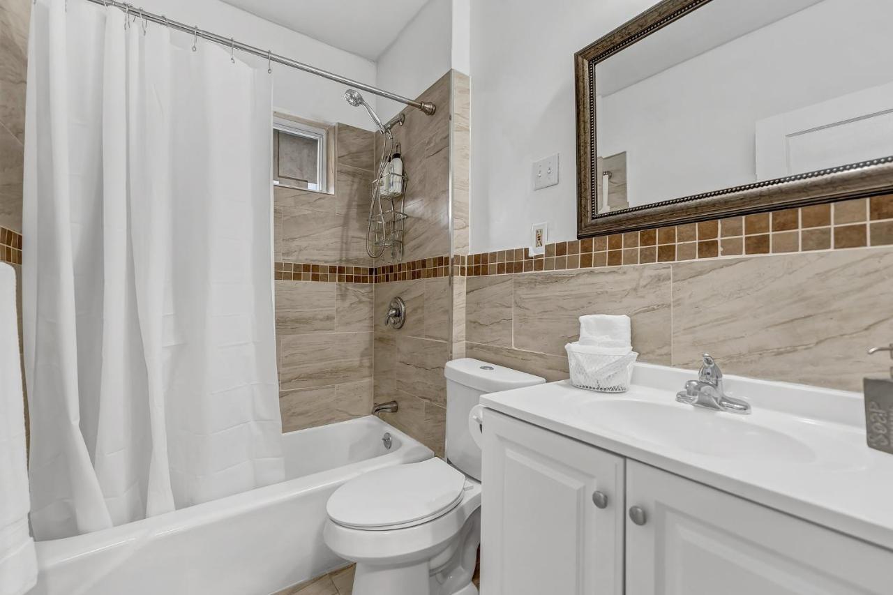 Вилла Renovated Main Floor Large 3 Bed House Буффало Экстерьер фото